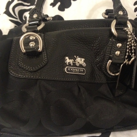 🚫ON HOLD🚫 AUTHENTIC Coach hand bag