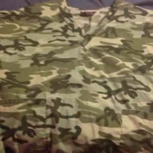 Camo scrub top on hole for aimeelove