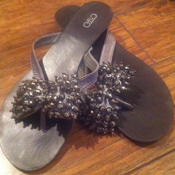 Bling bow sandals! 🎀 Size 8