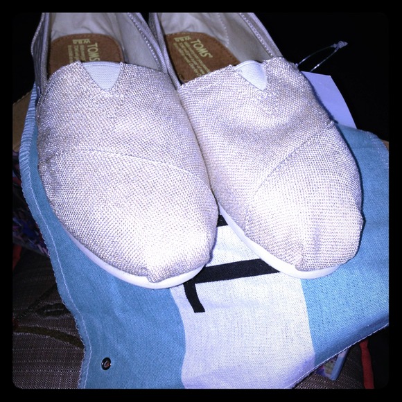 💖Beige Stripe💖Classic Toms 8.5sold sold sold!