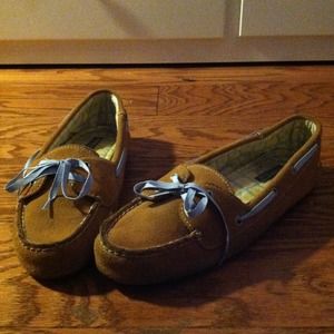 Sperry Moccasin shoes with blue bow.