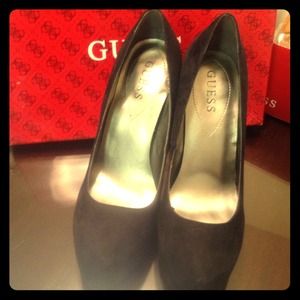 GUESS black pumps
