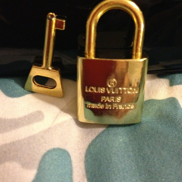 💚 Sold in Bundle 🎀New inspired purse 🎀 - Picture 3 of 4