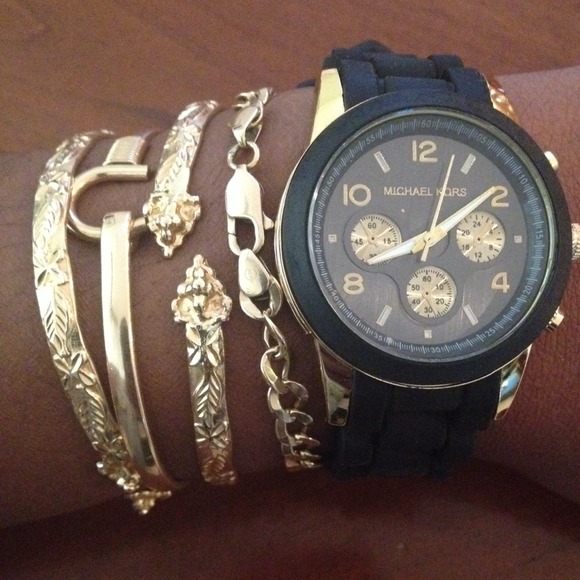 Micheal Kors Silicone black  watch new Available