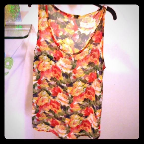 Lush floral tanktop