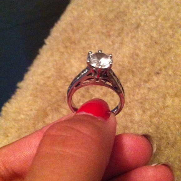 Diamond ring - Picture 2 of 2