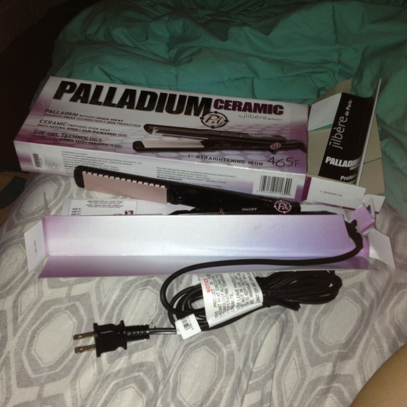 brand new never unwrapped hair straightener