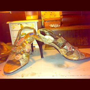 Ann Marino heels, never worn! Very comfy!👠