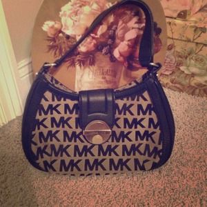 Michael Kors small purse 🚫REDUCED🚫