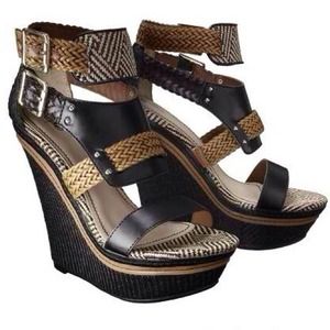 Tribal wedge shoe