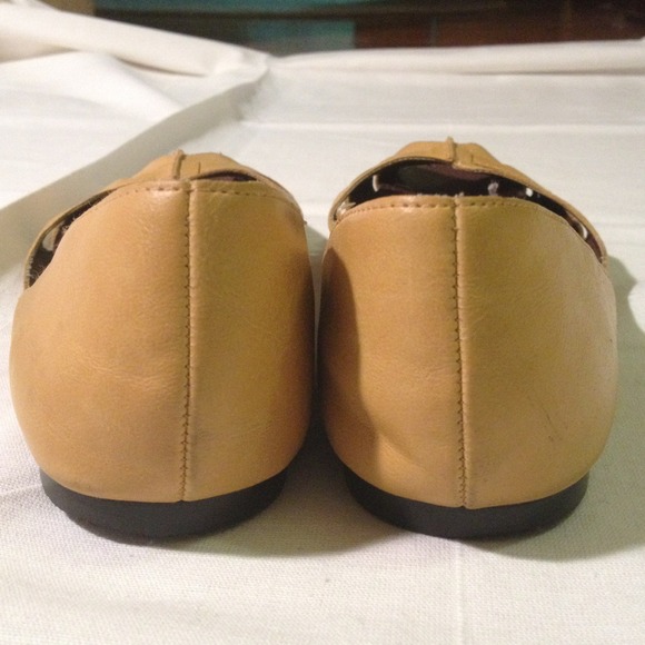 Cute yellow flats $8 or free w/$30 purchase - Picture 2 of 4