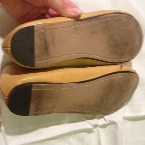 Cute yellow flats $8 or free w/$30 purchase - Picture 3 of 4