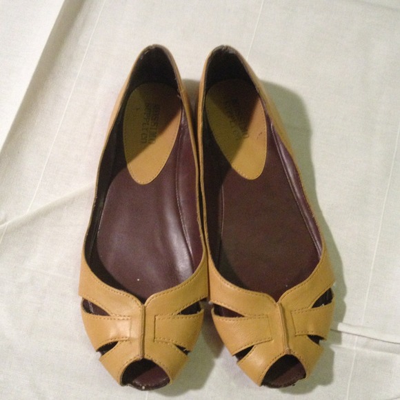Cute yellow flats $8 or free w/$30 purchase - Picture 4 of 4