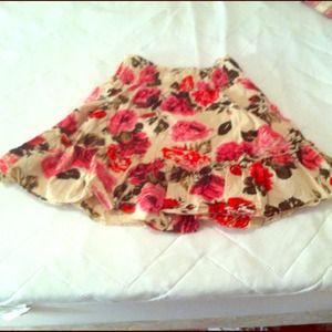 High waist floral skirt.