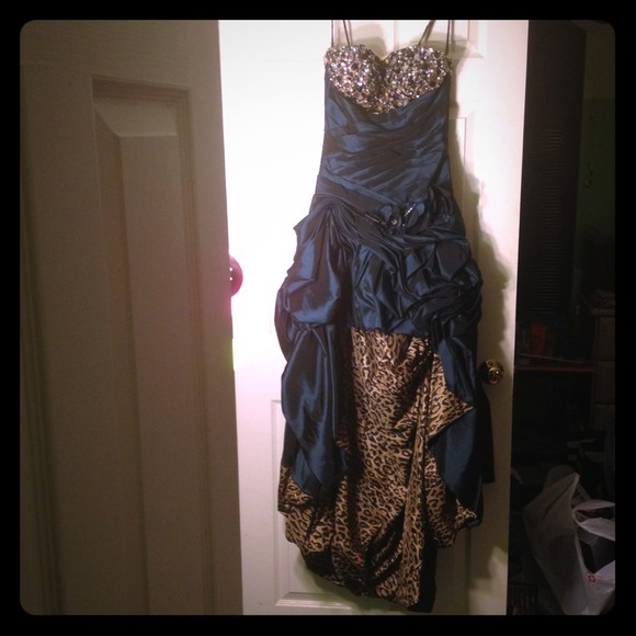 Emerald green leopard print prom dress - Picture 1 of 4