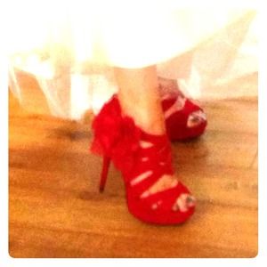 Qupid red heels