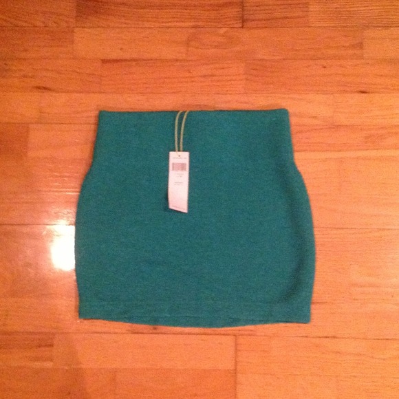 Beautiful blue-green body-con mini skirt