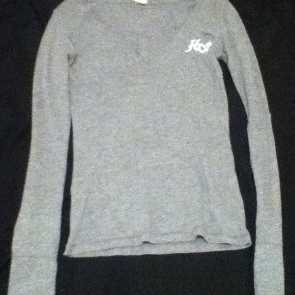 Hollister light grey deep v