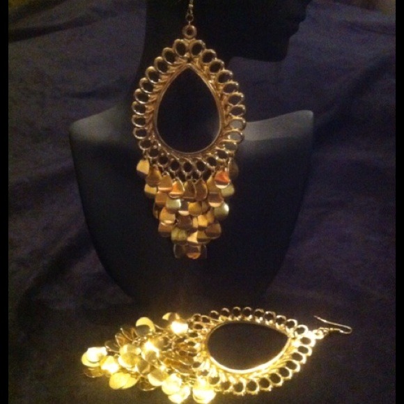 Fabulous Gold Earrings. Brand New! Never Worn!