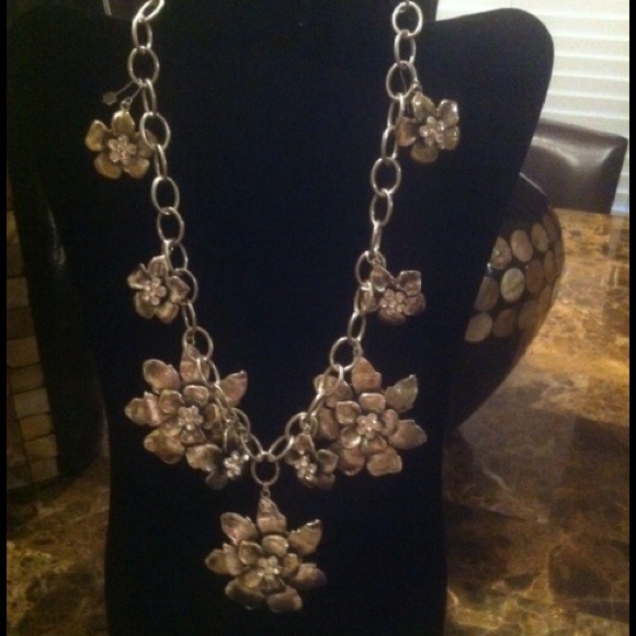 Tracy Lynn Fleur Necklace. NEW!