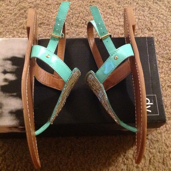 mint patent Stella Dolce Vita shoes - Picture 3 of 3