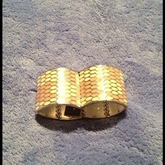 Brand new Limited stretch bracelet