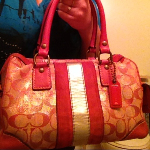 ✨Reserved✨Coach pink satchel.