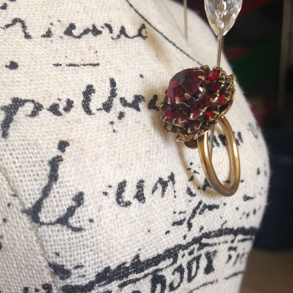 Sarah Cov stunning ring.