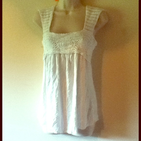 white top with crochet design by CelineCLN - Picture 1 of 4