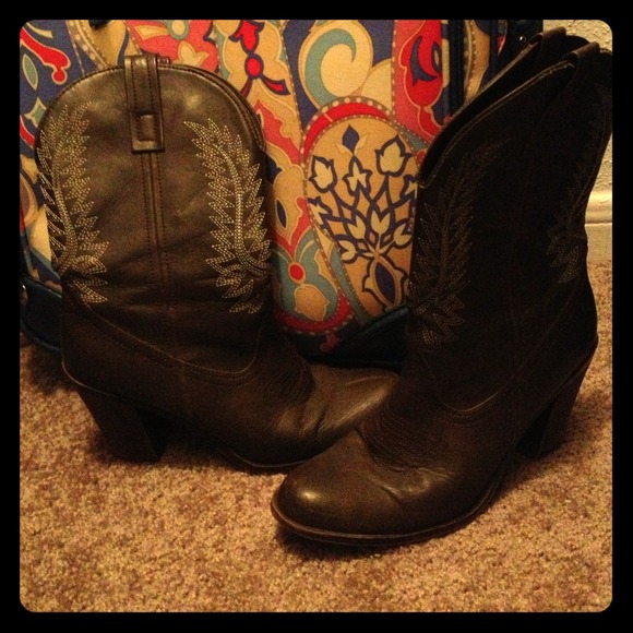 High heel cowgirl boots