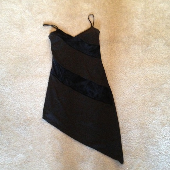 XXGiftedXX Asymmetric black cocktail dress - Picture 2 of 3