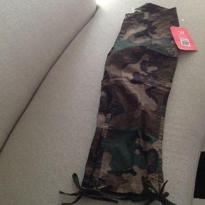 Ladies Army Fatigue Capri Pants