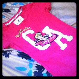 Hollister graphic tee