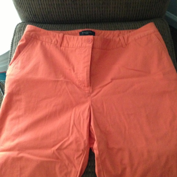 SOLD. 🎉HOST PICK🎉TALBOTS CAPRIS - Picture 2 of 2