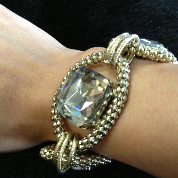 🔴SOLD IN BUNDLE to @wynandez🔴Beautiful bracelet!