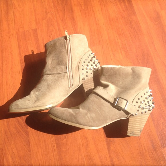 Primark suze US 9 Studded boots