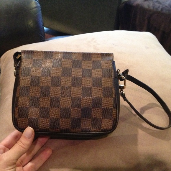 Auth Louis Vuitton Damier bag  Trousse Pouchette