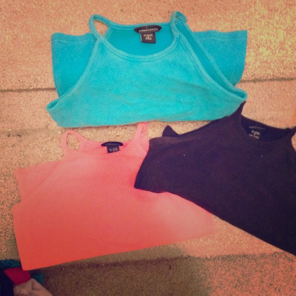 Victoria's Secret muscle tank bundle