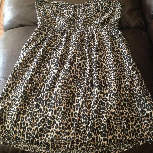 Bundle❗Short strapless cheetah dress/coverup