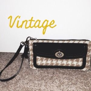 ❌SOLD❌Coach Vintage Knit Suede Houndstooth Wristle