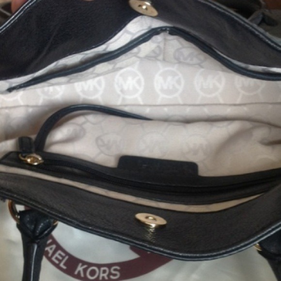 🚫SOLD🚫 AUTHENTIC!!! MK Hamilton satchel NWOT - Picture 4 of 4