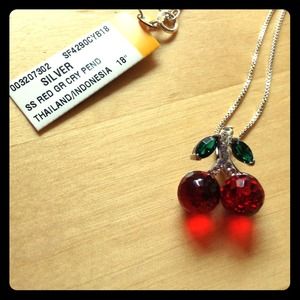 🍒🍒🍒SWAROVSKI crystal cherry necklace 🍒🍒🍒
