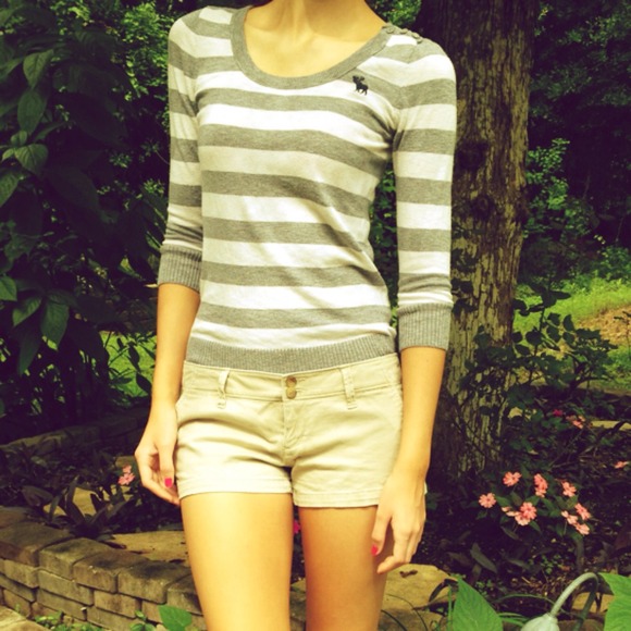 Abercrombie & Fitch Sweaters - Abercrombie & Fitch Gray White Striped Sweater M