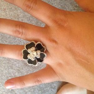 Black and rhinestone flower ring