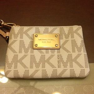 MICHAEL MK Jet Set Small Signature Wristlet