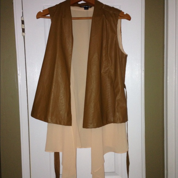 🎁REDUCED🎁Beautiful Double Zero Light Brown Vest