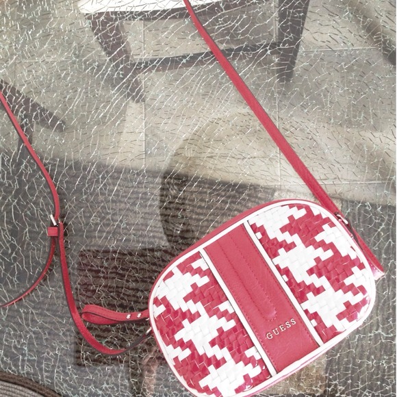 Guess cross-stitch leather PURSE - Picture 2 of 3