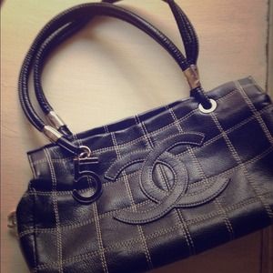 CHANEL black quilted leather bag