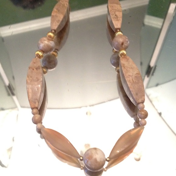 Beautiful sandstone necklace - Picture 3 of 4