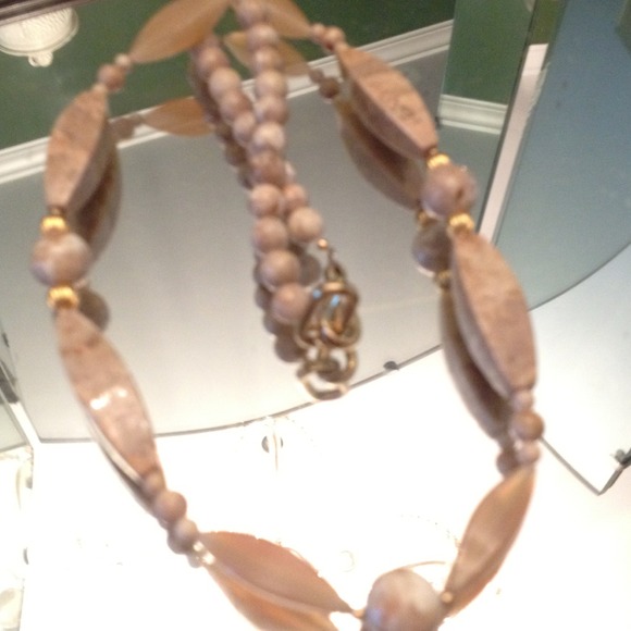 Beautiful sandstone necklace - Picture 4 of 4